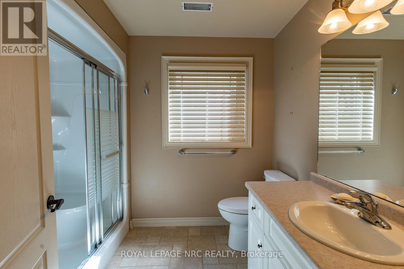 












6 MUIRFIELD TRAIL

,
Welland (Hwy 406/Welland),




Ontario
L3B6G7

