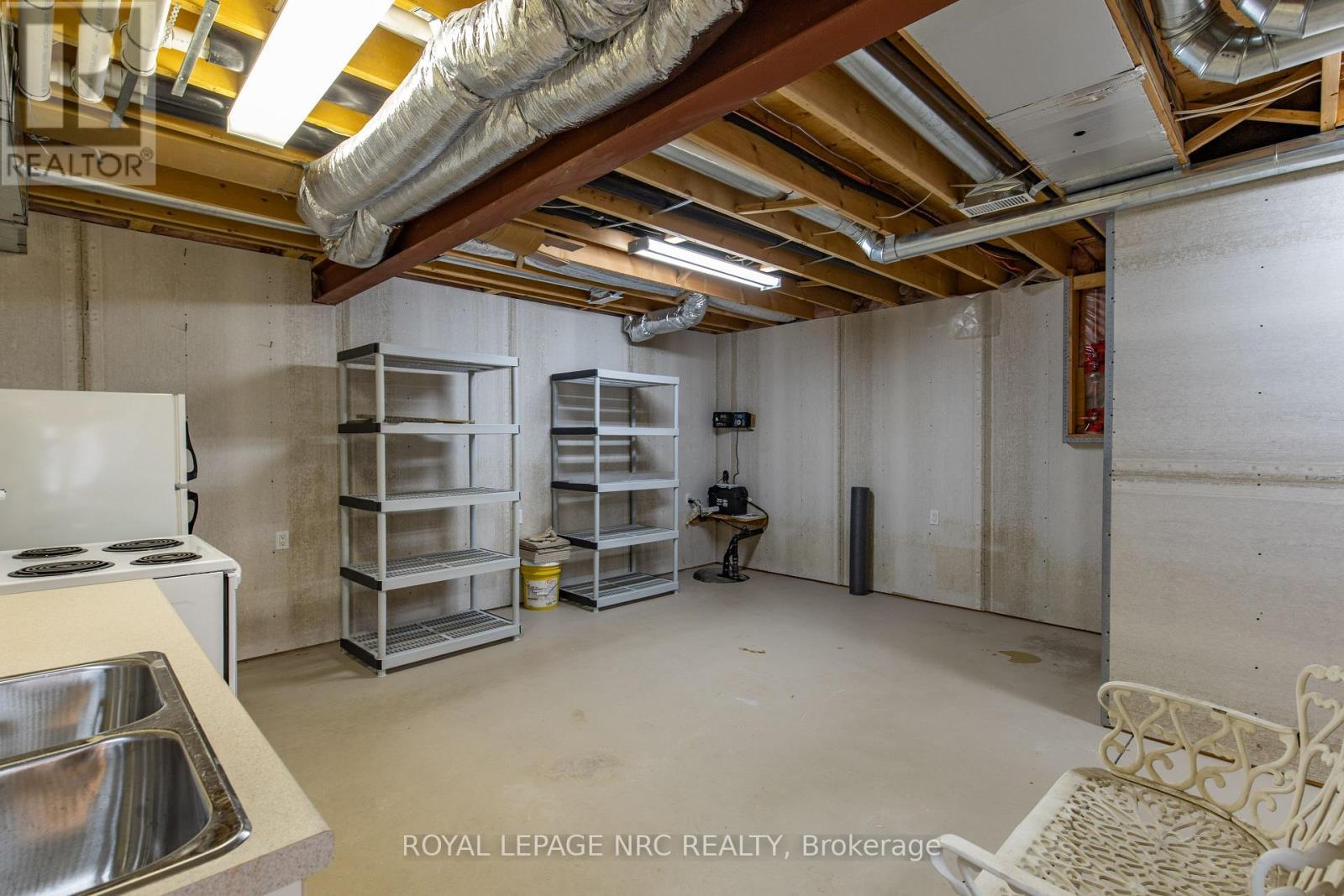 












6 MUIRFIELD TRAIL

,
Welland (Hwy 406/Welland),




Ontario
L3B6G7

