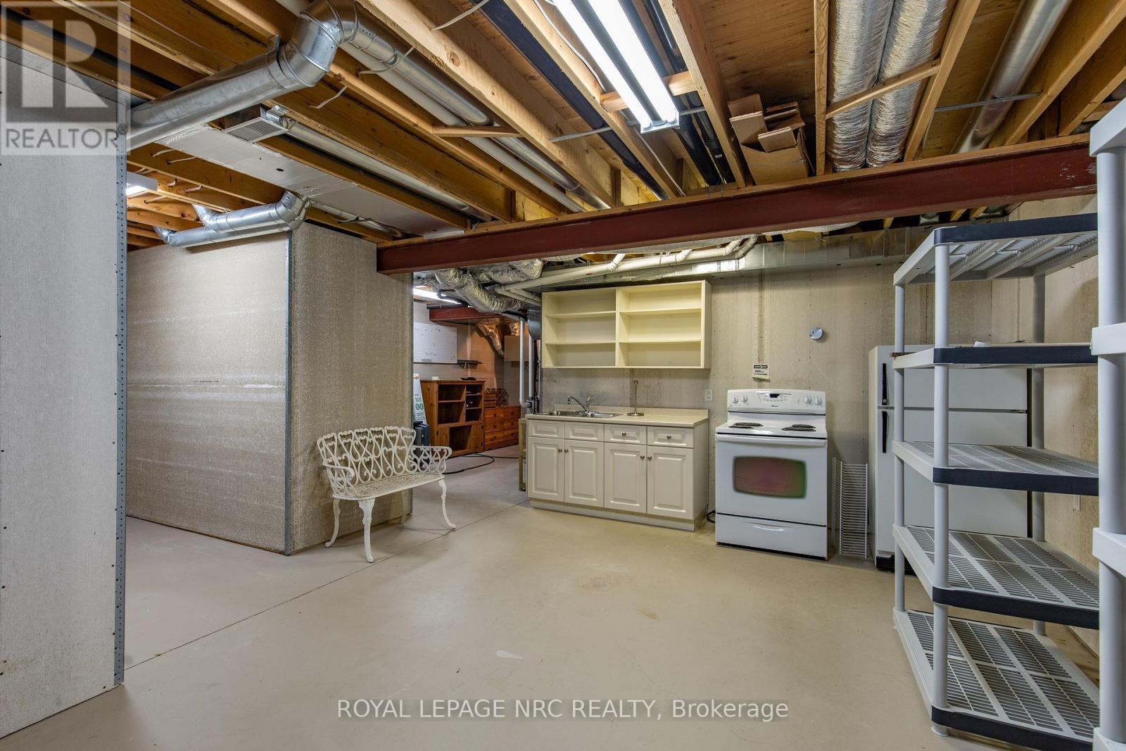 












6 MUIRFIELD TRAIL

,
Welland (Hwy 406/Welland),




Ontario
L3B6G7

