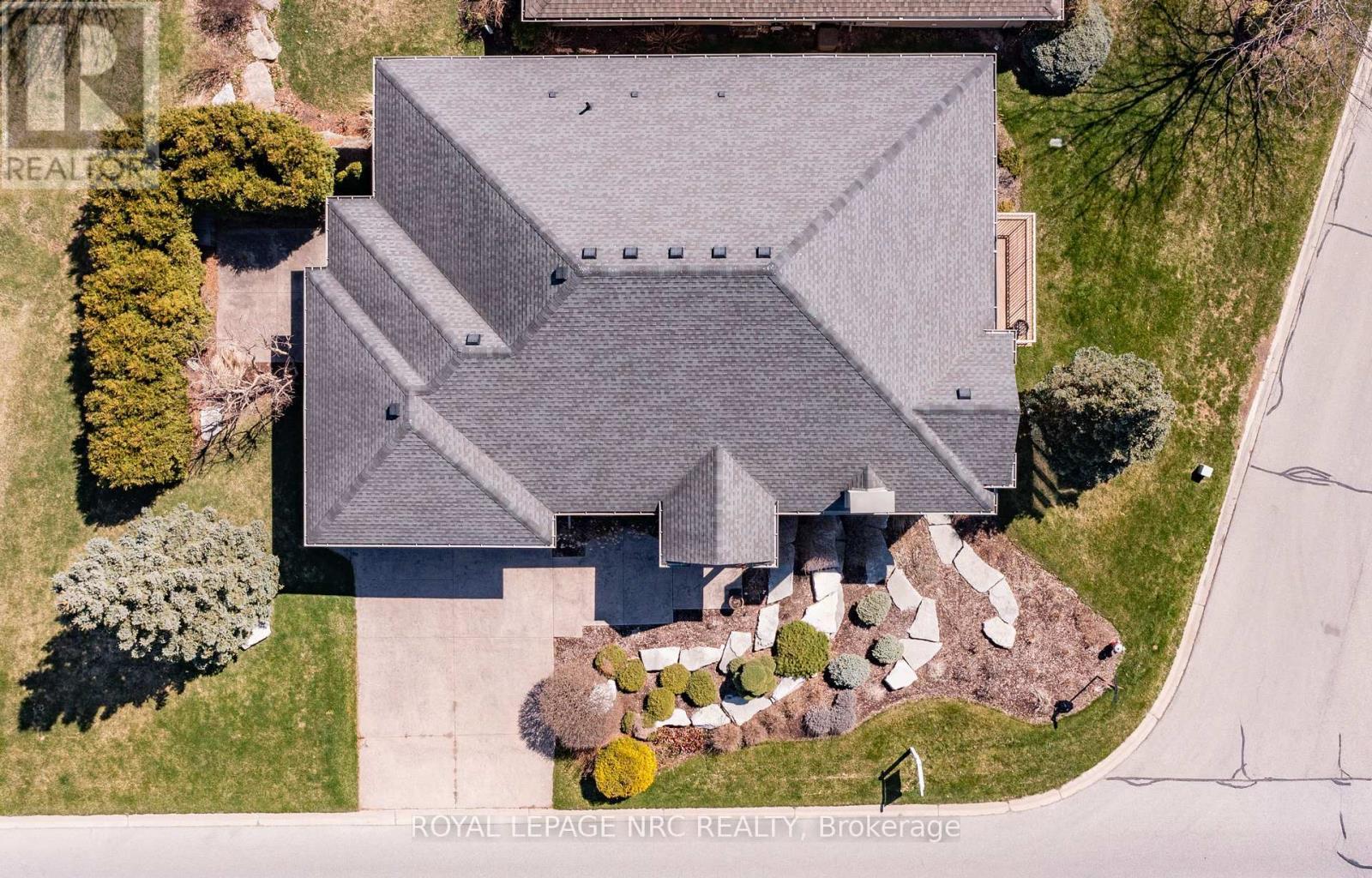 












6 MUIRFIELD TRAIL

,
Welland (Hwy 406/Welland),




Ontario
L3B6G7

