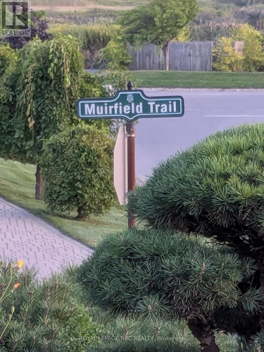 












6 MUIRFIELD TRAIL

,
Welland (Hwy 406/Welland),




Ontario
L3B6G7

