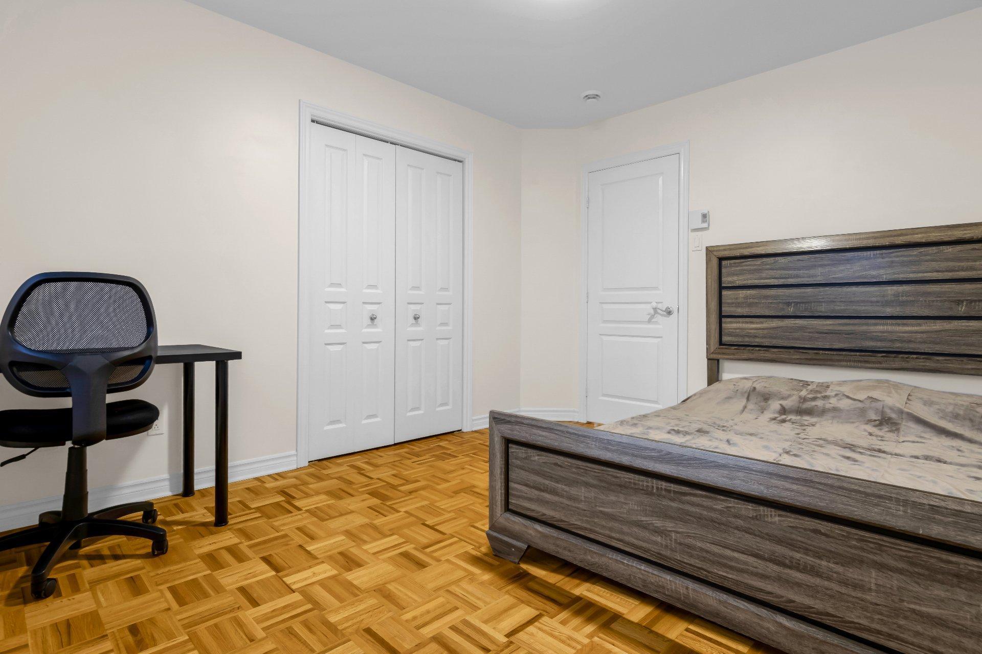 









12809


Rue Brook

,
Montréal (Pierrefonds-Roxboro),




QC
H8Z1C1

