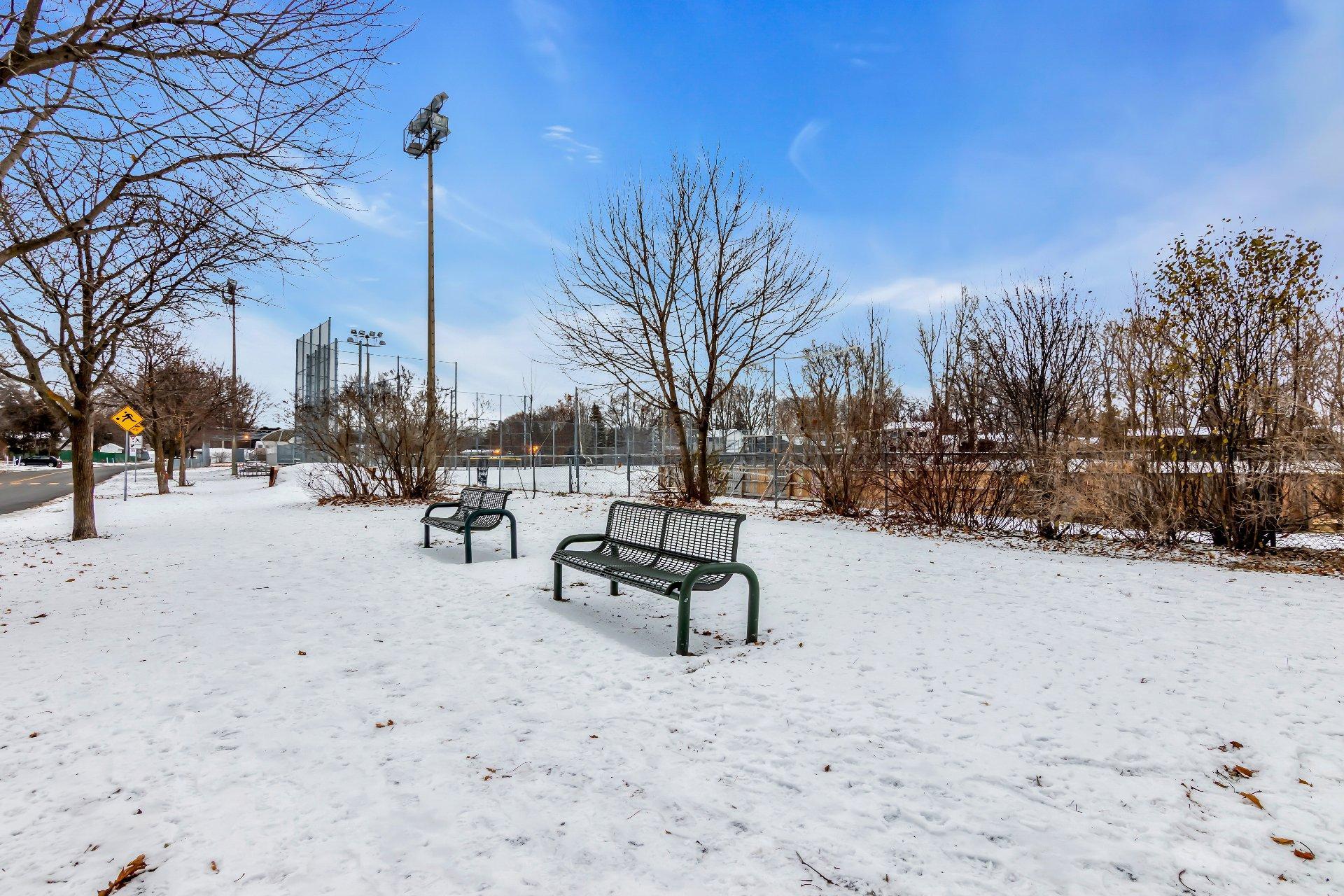 









12809


Rue Brook

,
Montréal (Pierrefonds-Roxboro),




QC
H8Z1C1

