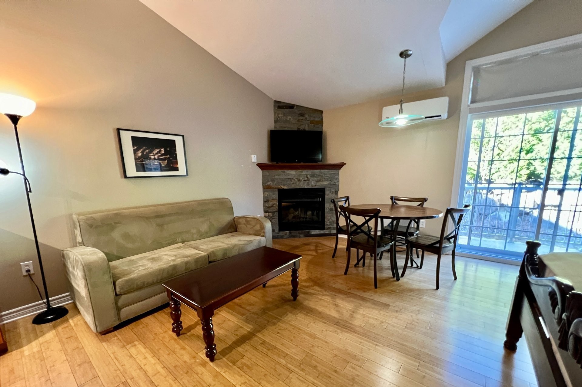 









500


Ch. des Frênes

, 206,
Piedmont,




QC
J0R1K0

