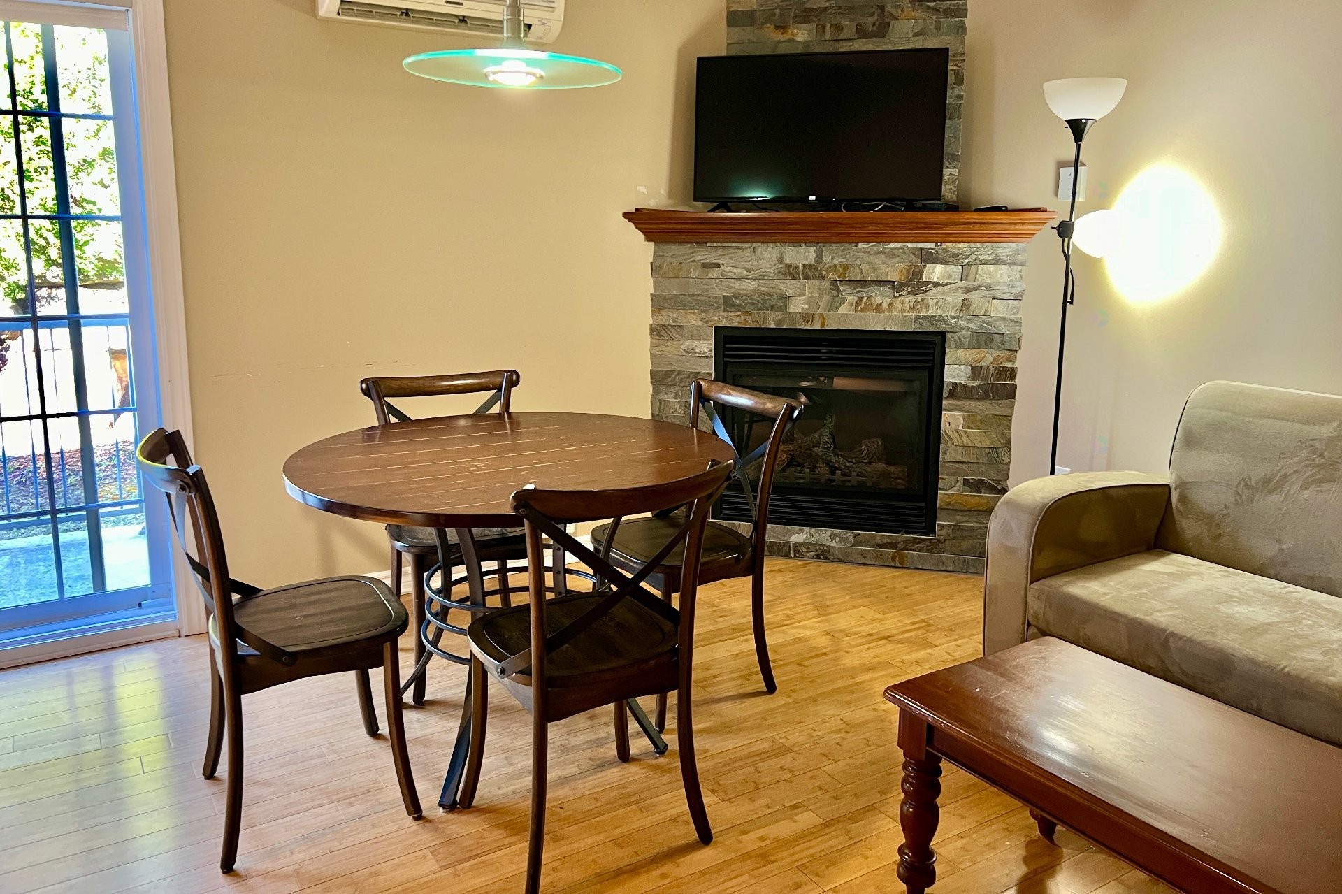 









500


Ch. des Frênes

, 206,
Piedmont,




QC
J0R1K0

