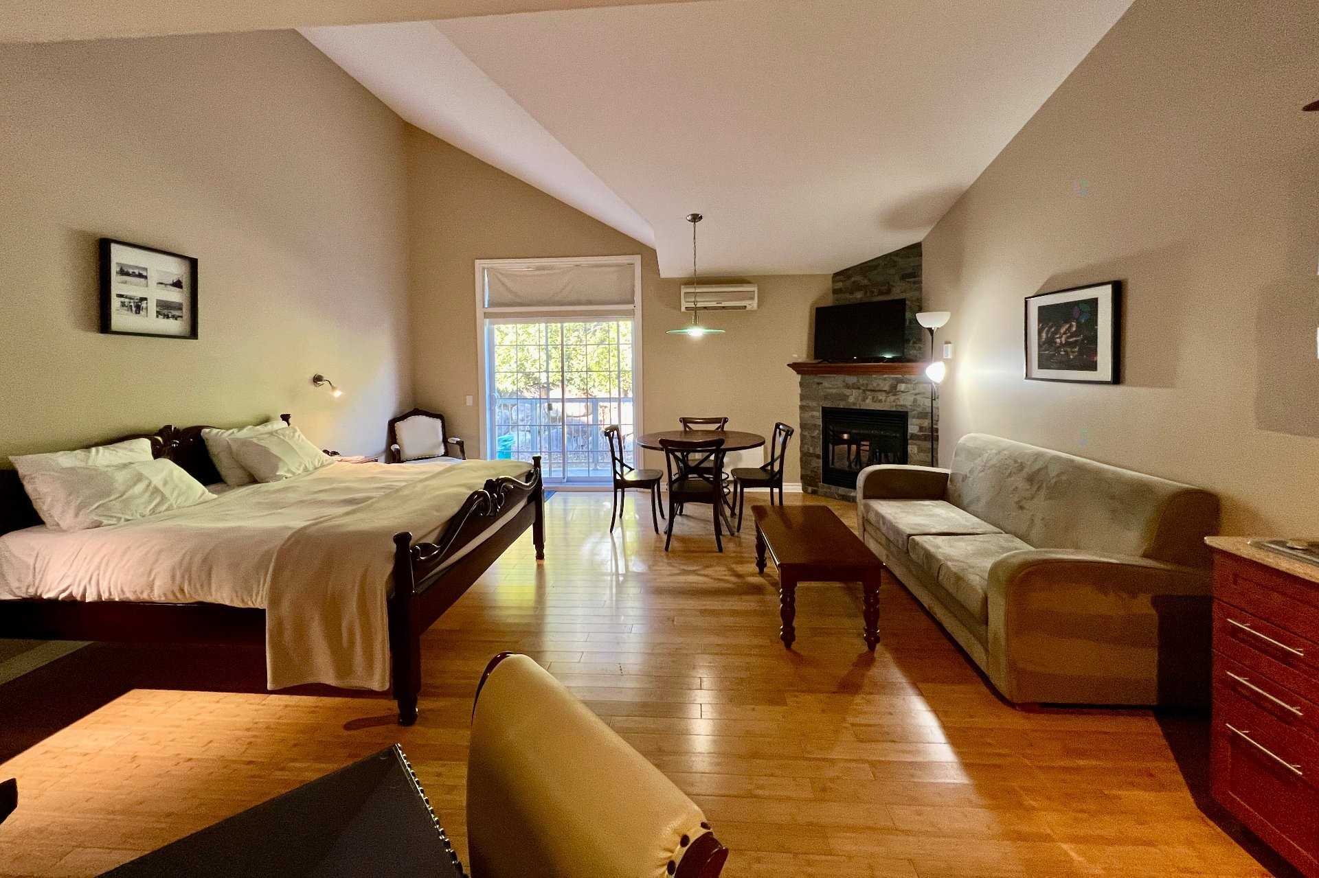 









500


Ch. des Frênes

, 206,
Piedmont,




QC
J0R1K0

