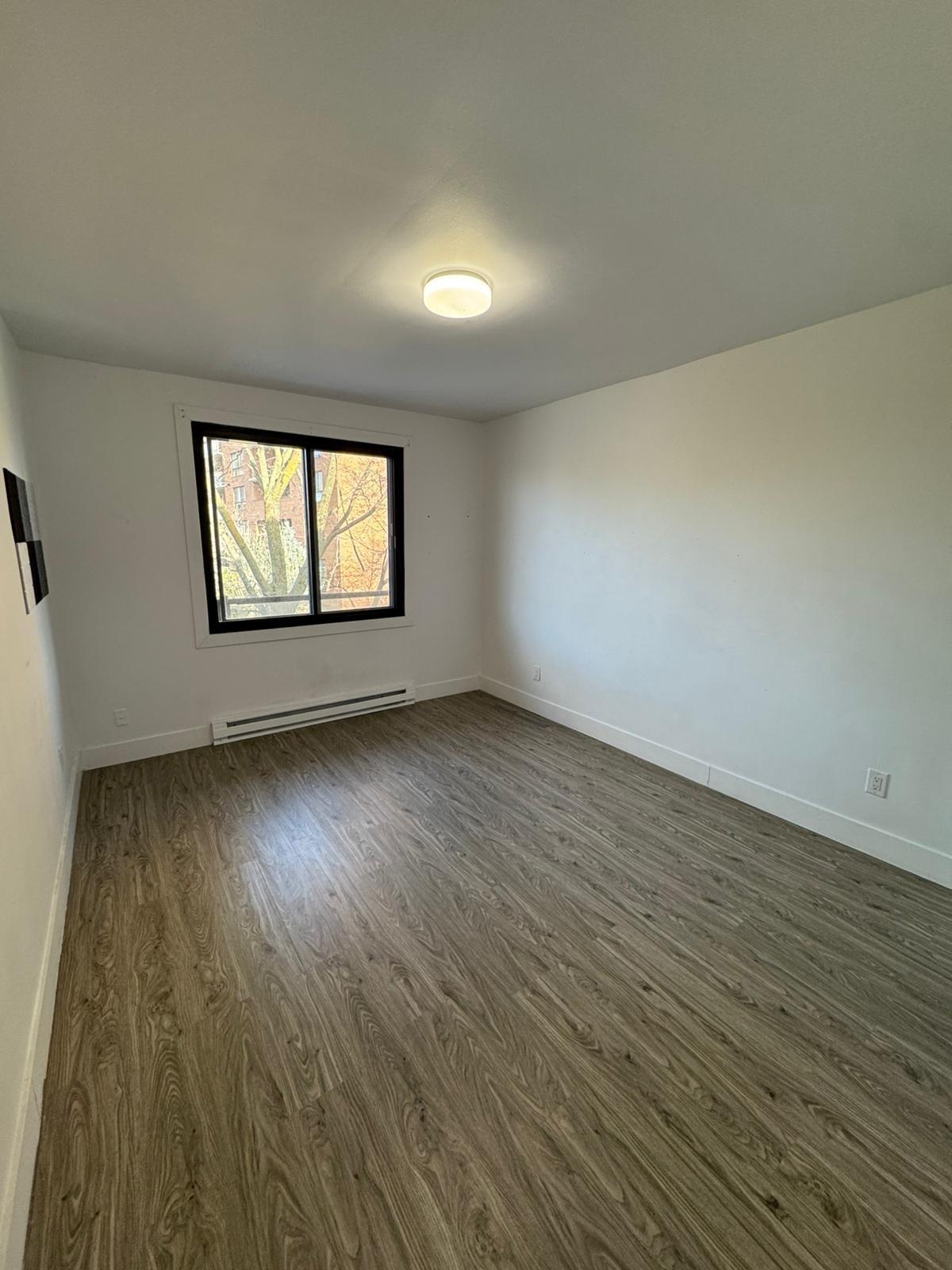 









5480


Av. Coronation

, 7,
Montréal (Côte-des-Neiges/Notre-Dame-de-Grâce),




QC
H4V2E5

