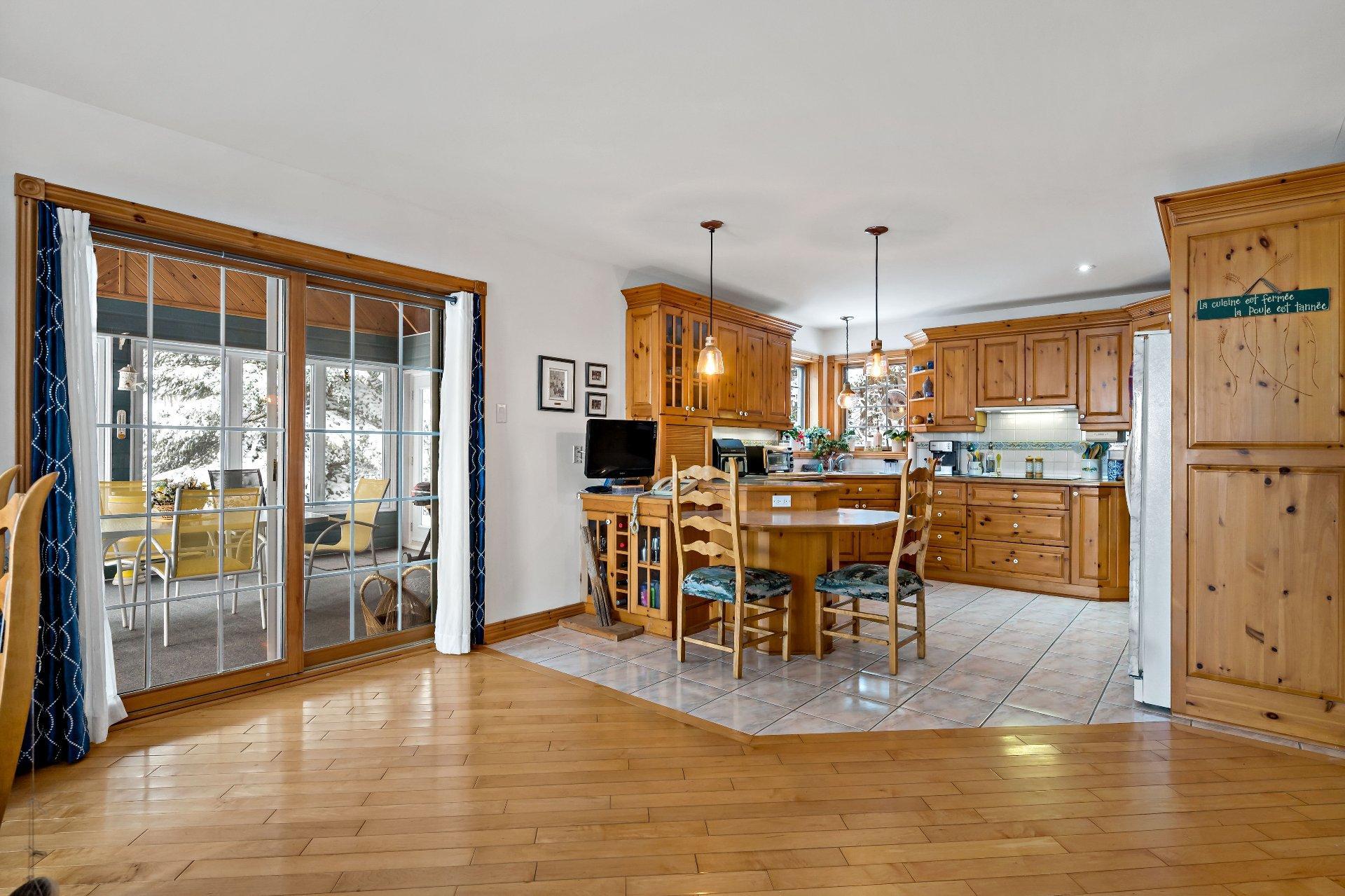 









2602


Ch. Brunet

,
Sainte-Agathe-des-Monts,




QC
J8C0Z7

