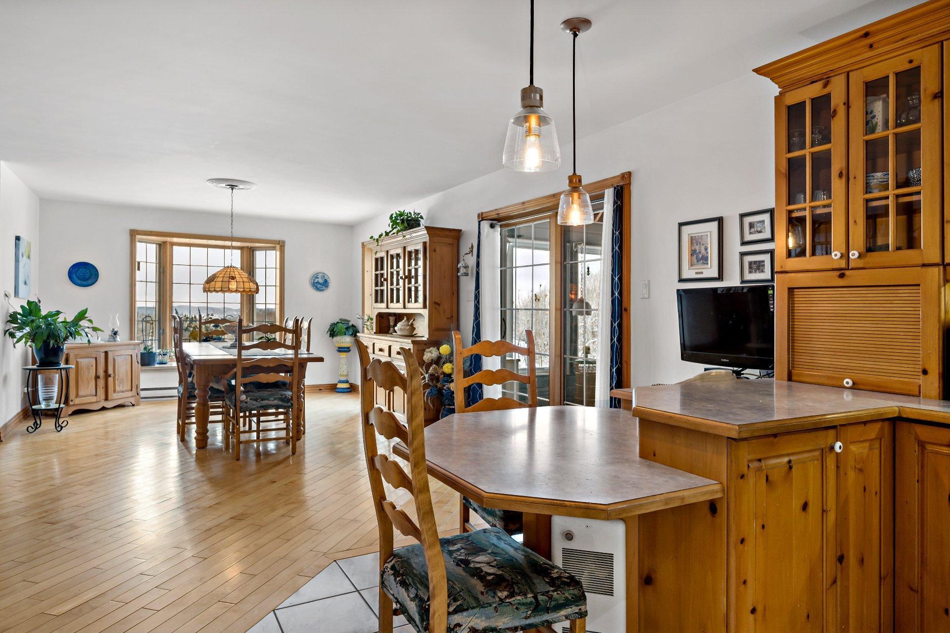 









2602


Ch. Brunet

,
Sainte-Agathe-des-Monts,




QC
J8C0Z7

