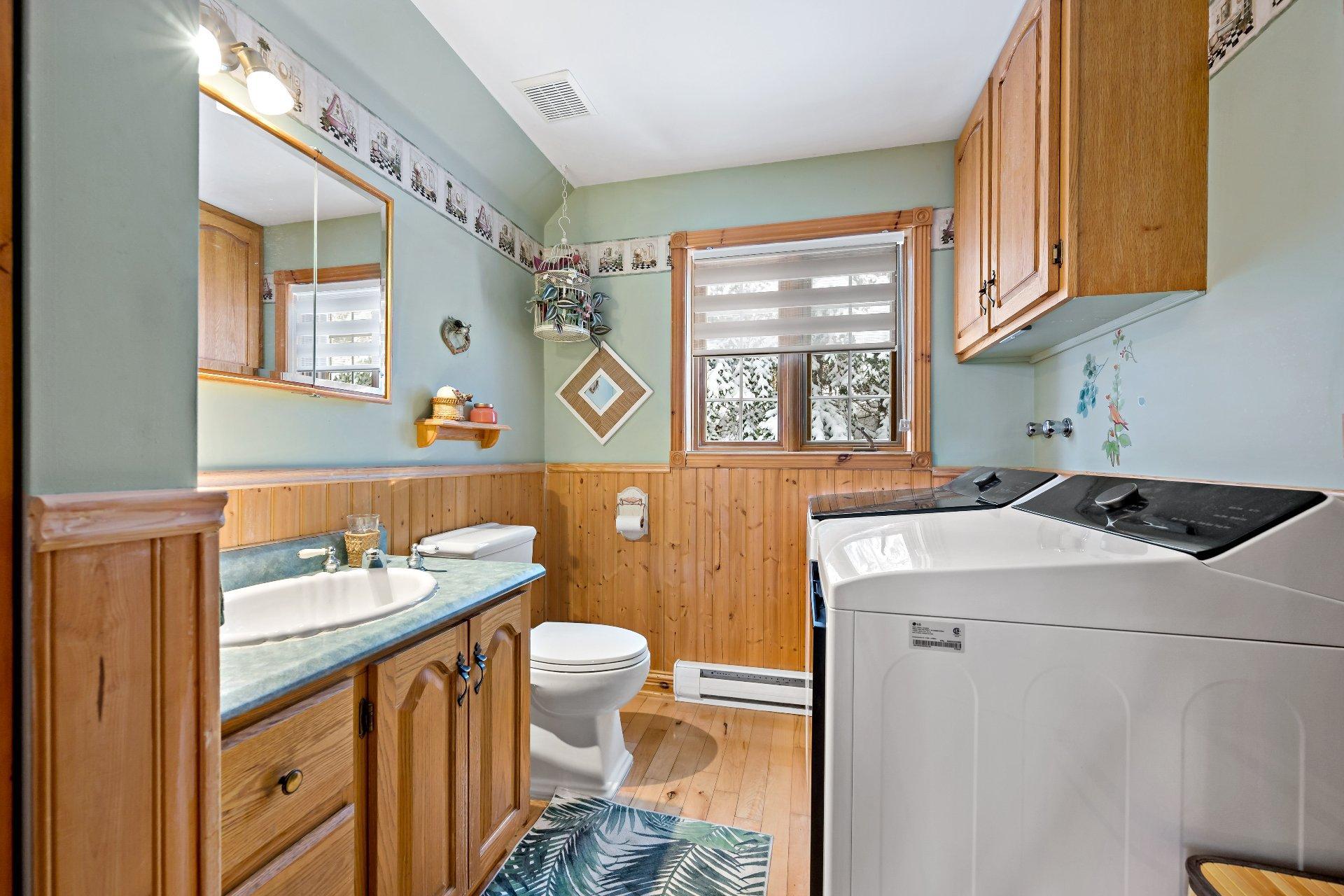 









2602


Ch. Brunet

,
Sainte-Agathe-des-Monts,




QC
J8C0Z7

