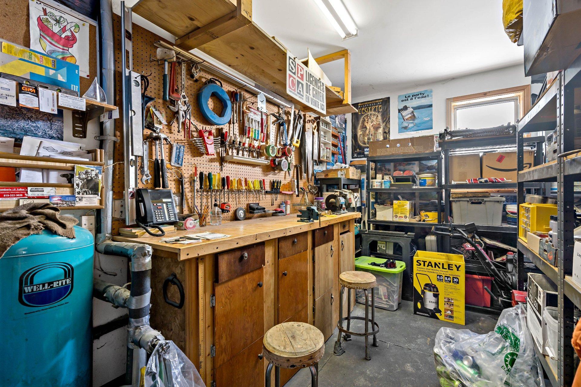 









2602


Ch. Brunet

,
Sainte-Agathe-des-Monts,




QC
J8C0Z7

