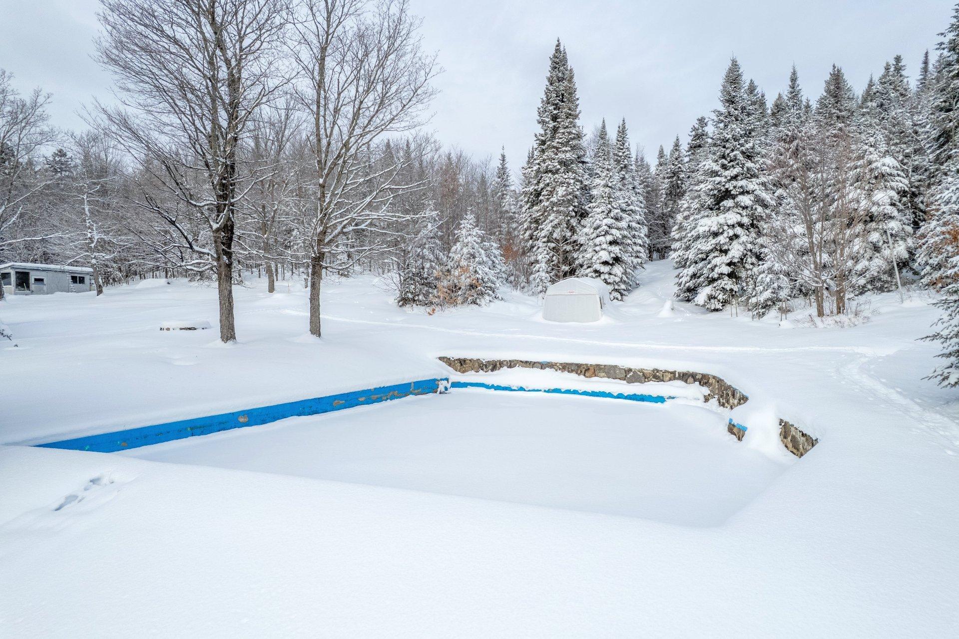 









2602


Ch. Brunet

,
Sainte-Agathe-des-Monts,




QC
J8C0Z7

