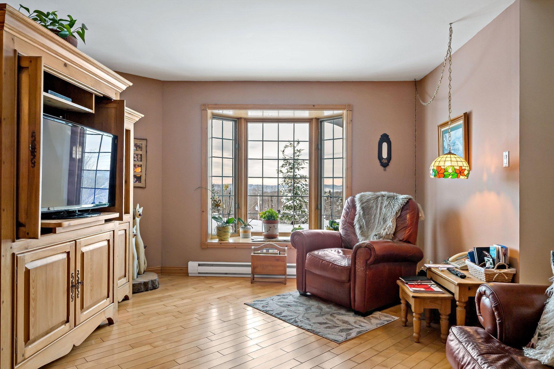 









2602


Ch. Brunet

,
Sainte-Agathe-des-Monts,




QC
J8C0Z7

