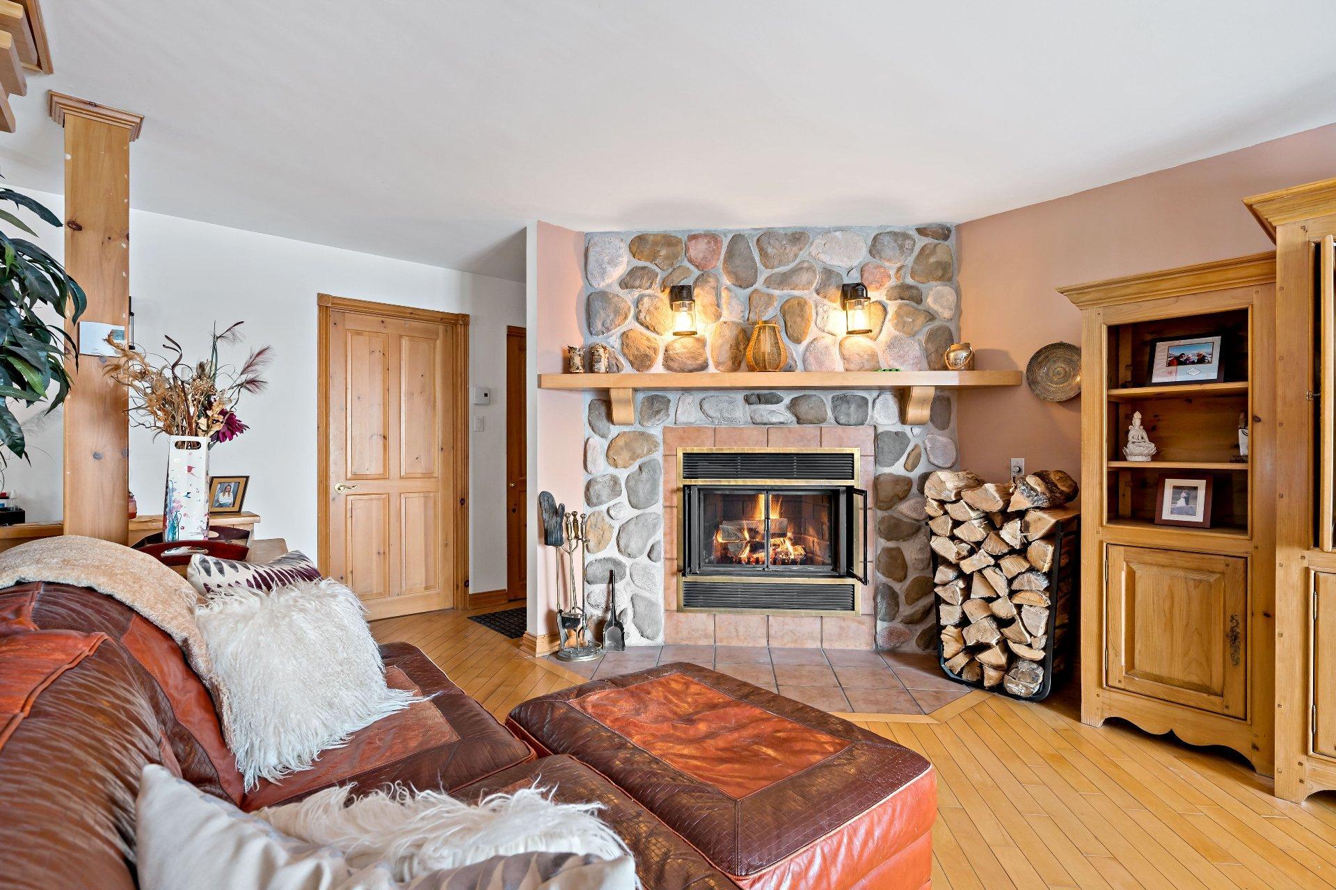 









2602


Ch. Brunet

,
Sainte-Agathe-des-Monts,




QC
J8C0Z7

