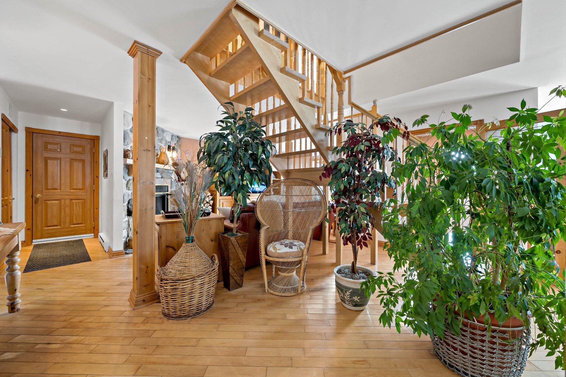 









2602


Ch. Brunet

,
Sainte-Agathe-des-Monts,




QC
J8C0Z7

