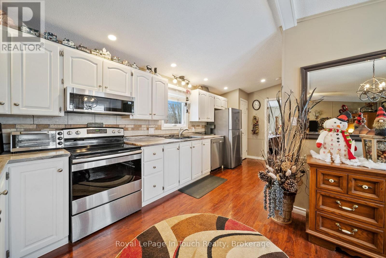 












7 - 5411 ELLIOTT SIDE ROAD

,
Tay,




Ontario
L4R4K3

