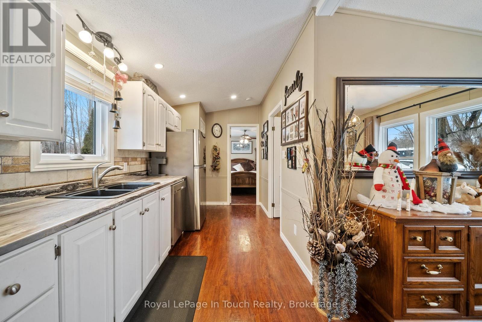 












7 - 5411 ELLIOTT SIDE ROAD

,
Tay,




Ontario
L4R4K3

