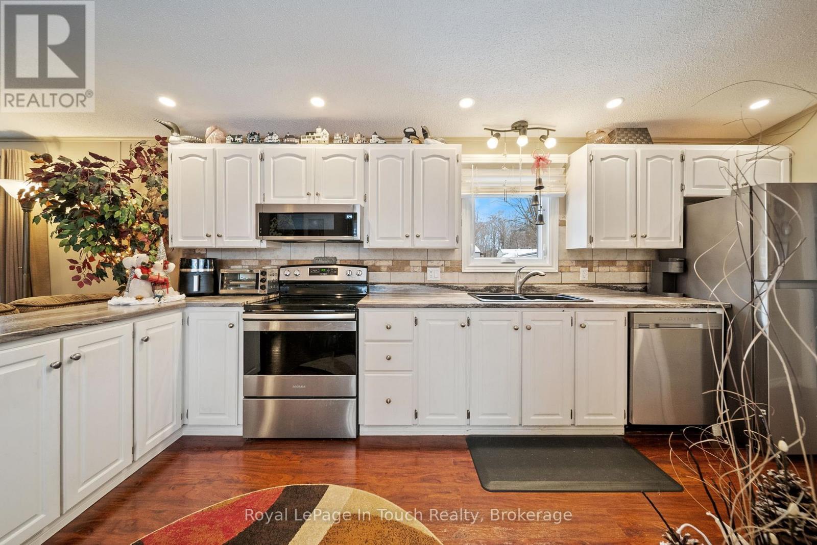 












7 - 5411 ELLIOTT SIDE ROAD

,
Tay,




Ontario
L4R4K3

