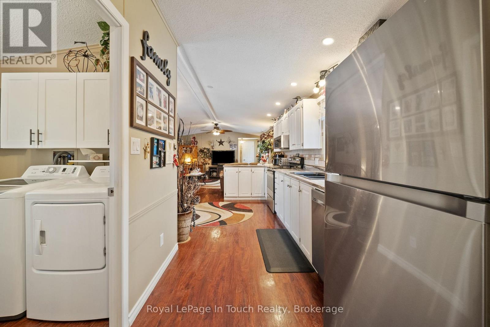 












7 - 5411 ELLIOTT SIDE ROAD

,
Tay,




Ontario
L4R4K3

