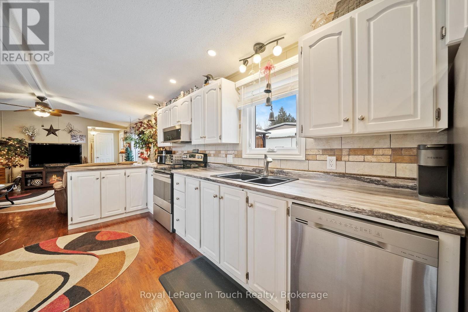 












7 - 5411 ELLIOTT SIDE ROAD

,
Tay,




Ontario
L4R4K3

