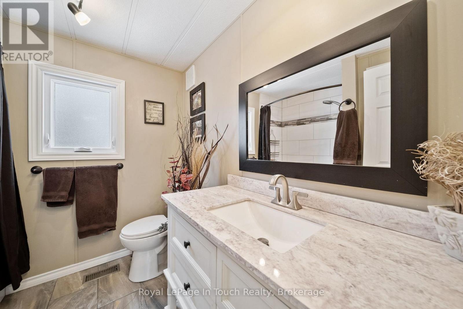 












7 - 5411 ELLIOTT SIDE ROAD

,
Tay,




Ontario
L4R4K3

