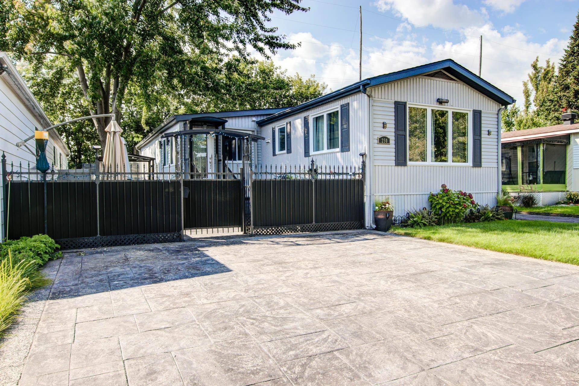 









3950


Boul. Sir-Wilfrid-Laurier

, 250,
Longueuil (Saint-Hubert),




QC
J3Y5Y9

