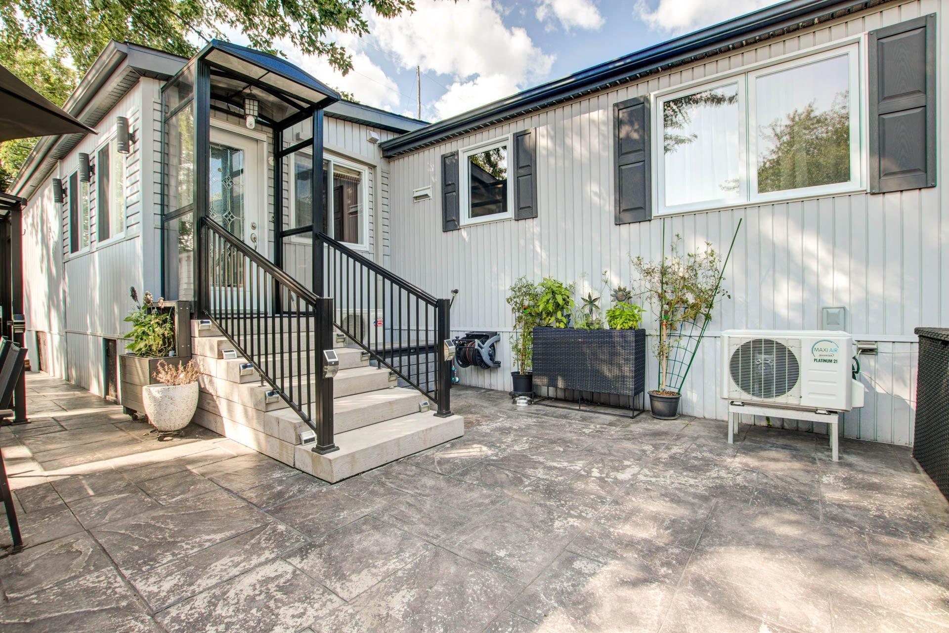 









3950


Boul. Sir-Wilfrid-Laurier

, 250,
Longueuil (Saint-Hubert),




QC
J3Y5Y9

