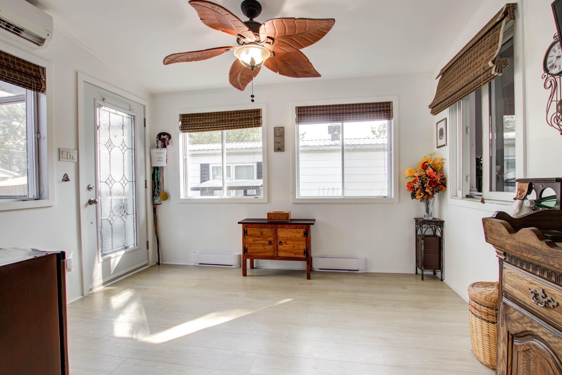 









3950


Boul. Sir-Wilfrid-Laurier

, 250,
Longueuil (Saint-Hubert),




QC
J3Y5Y9

