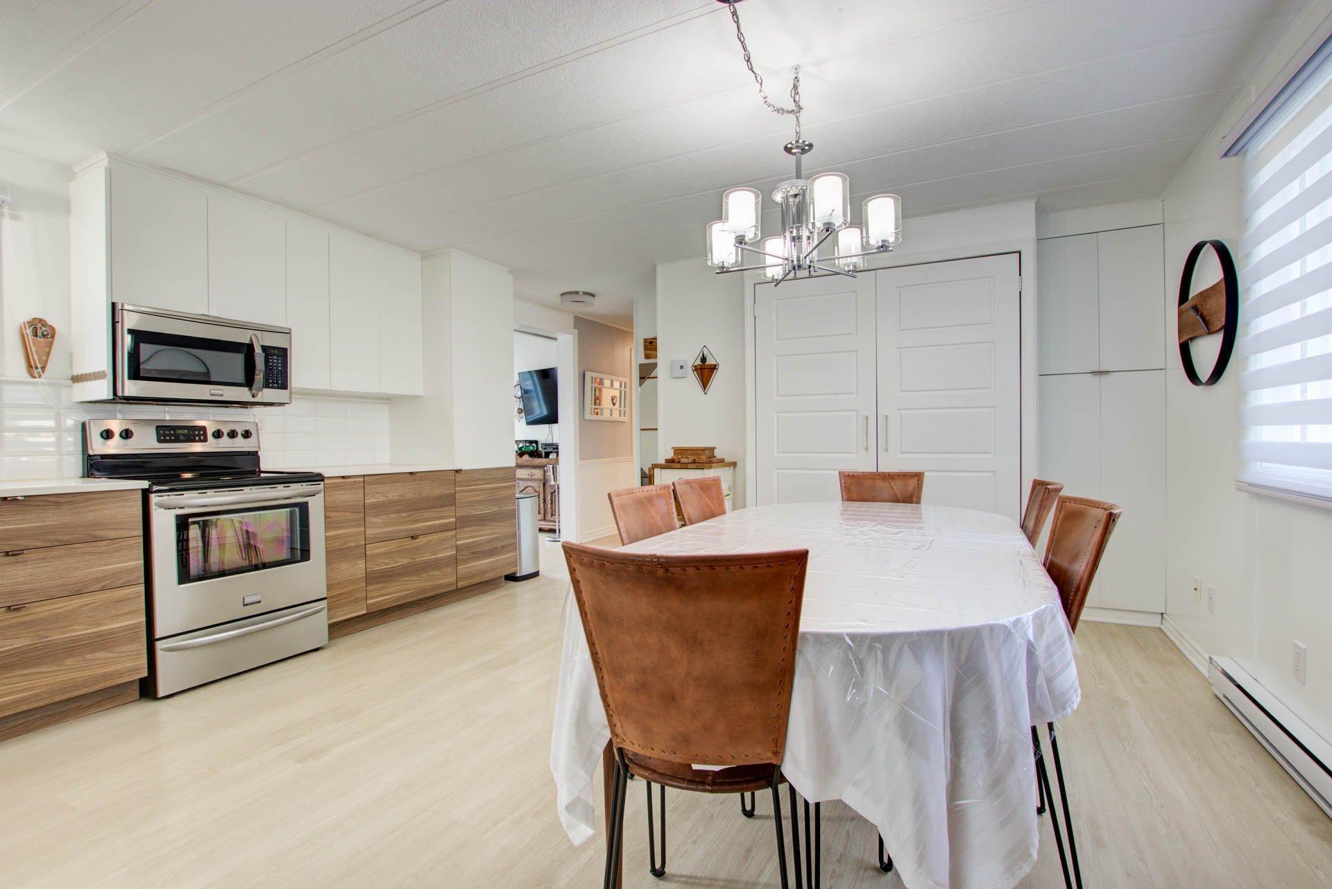 









3950


Boul. Sir-Wilfrid-Laurier

, 250,
Longueuil (Saint-Hubert),




QC
J3Y5Y9

