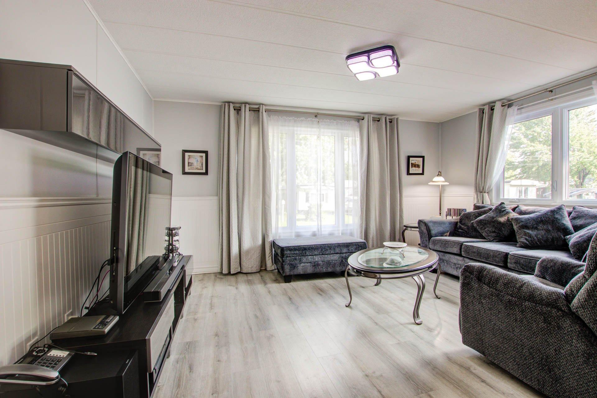 









3950


Boul. Sir-Wilfrid-Laurier

, 250,
Longueuil (Saint-Hubert),




QC
J3Y5Y9

