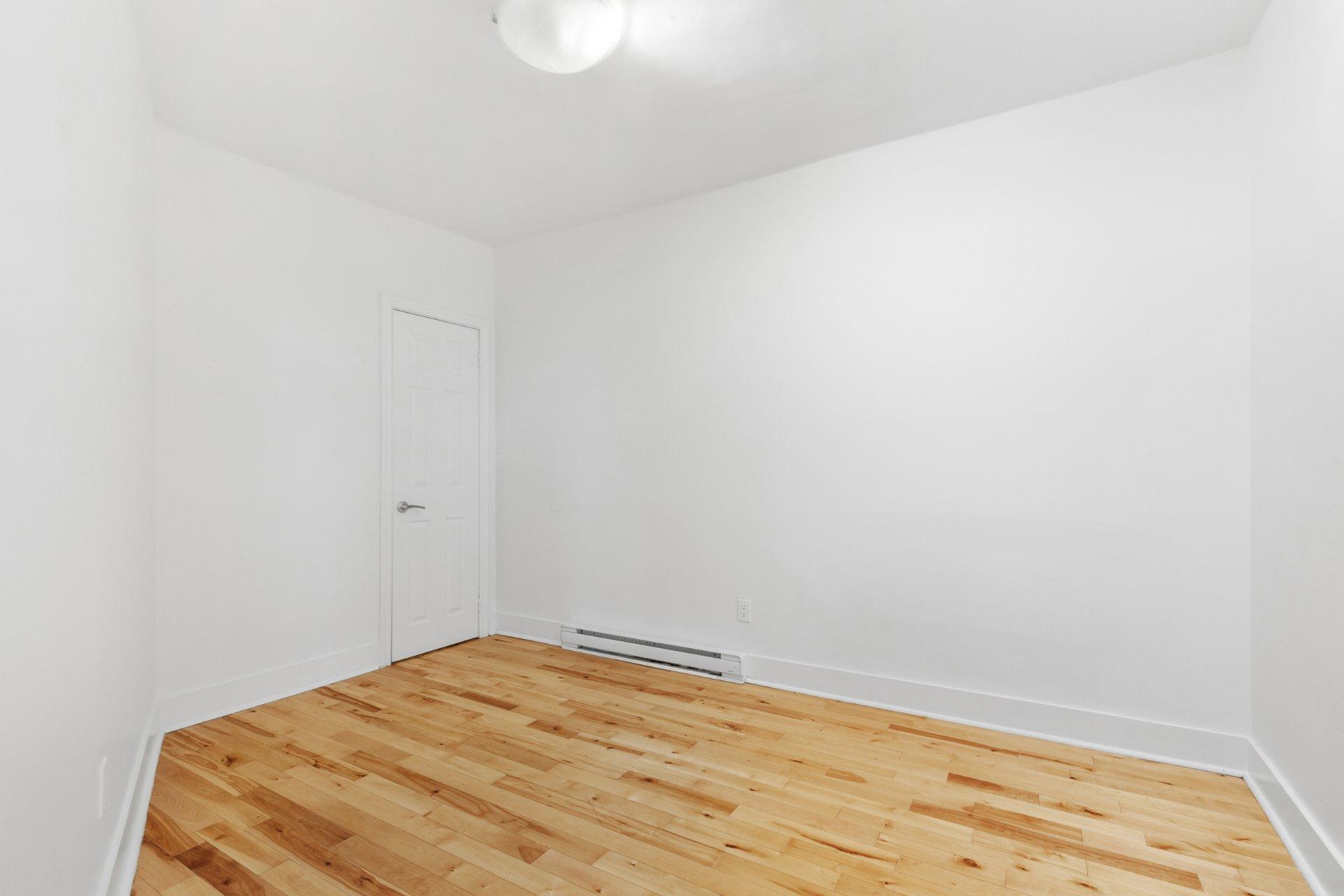 









1908


Rue St-Clément

,
Montréal (Mercier/Hochelaga-Maisonneuve),




QC
H1V3E6

