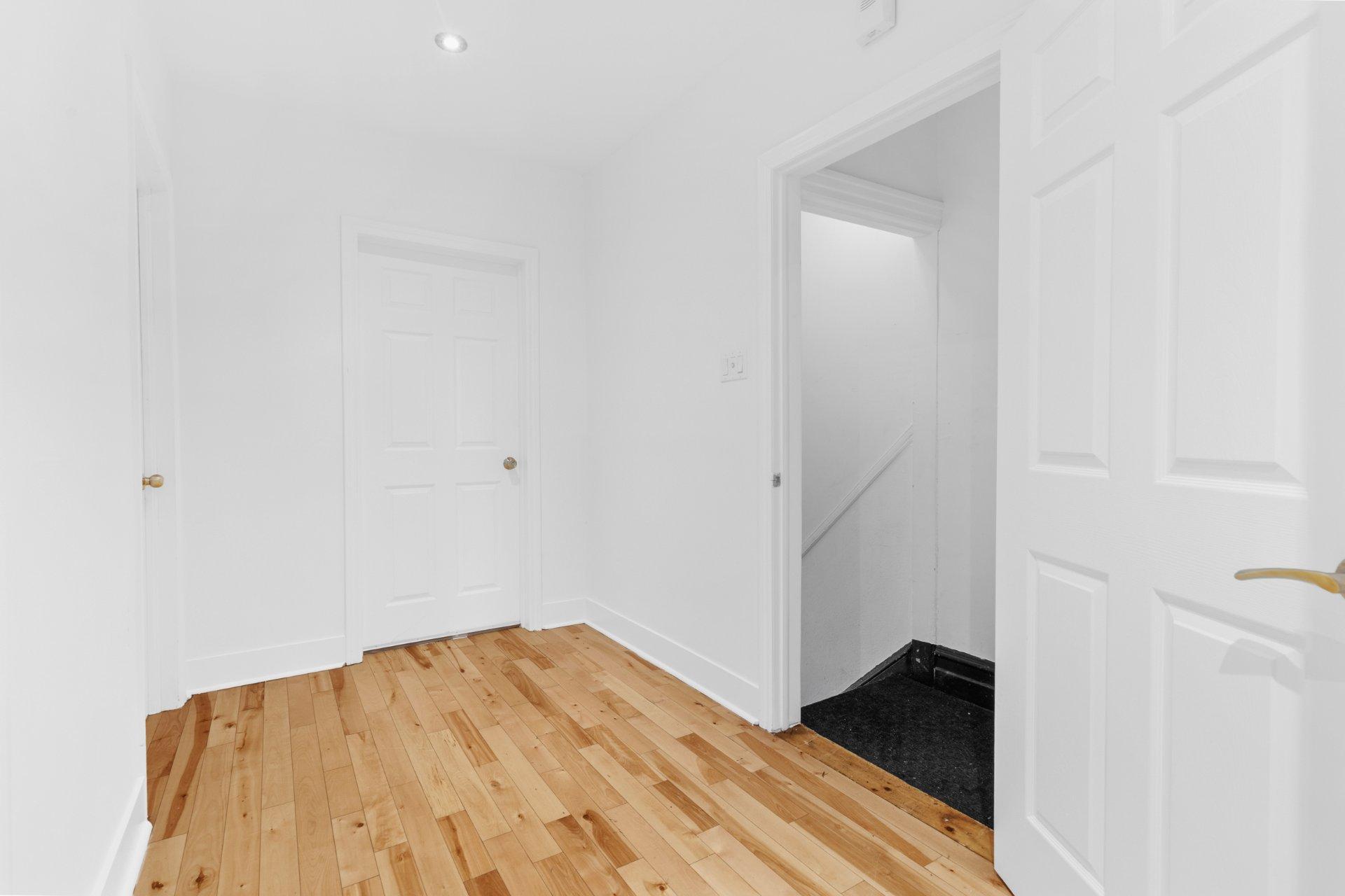 









1908


Rue St-Clément

,
Montréal (Mercier/Hochelaga-Maisonneuve),




QC
H1V3E6

