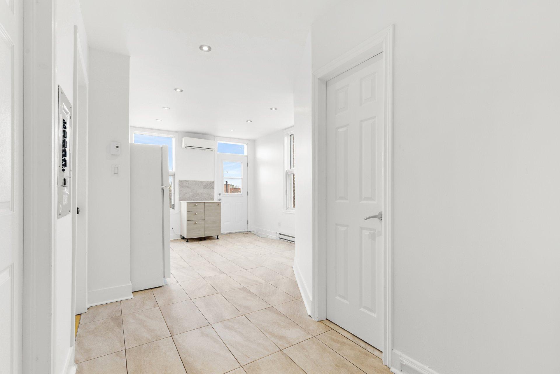 









1908


Rue St-Clément

,
Montréal (Mercier/Hochelaga-Maisonneuve),




QC
H1V3E6

