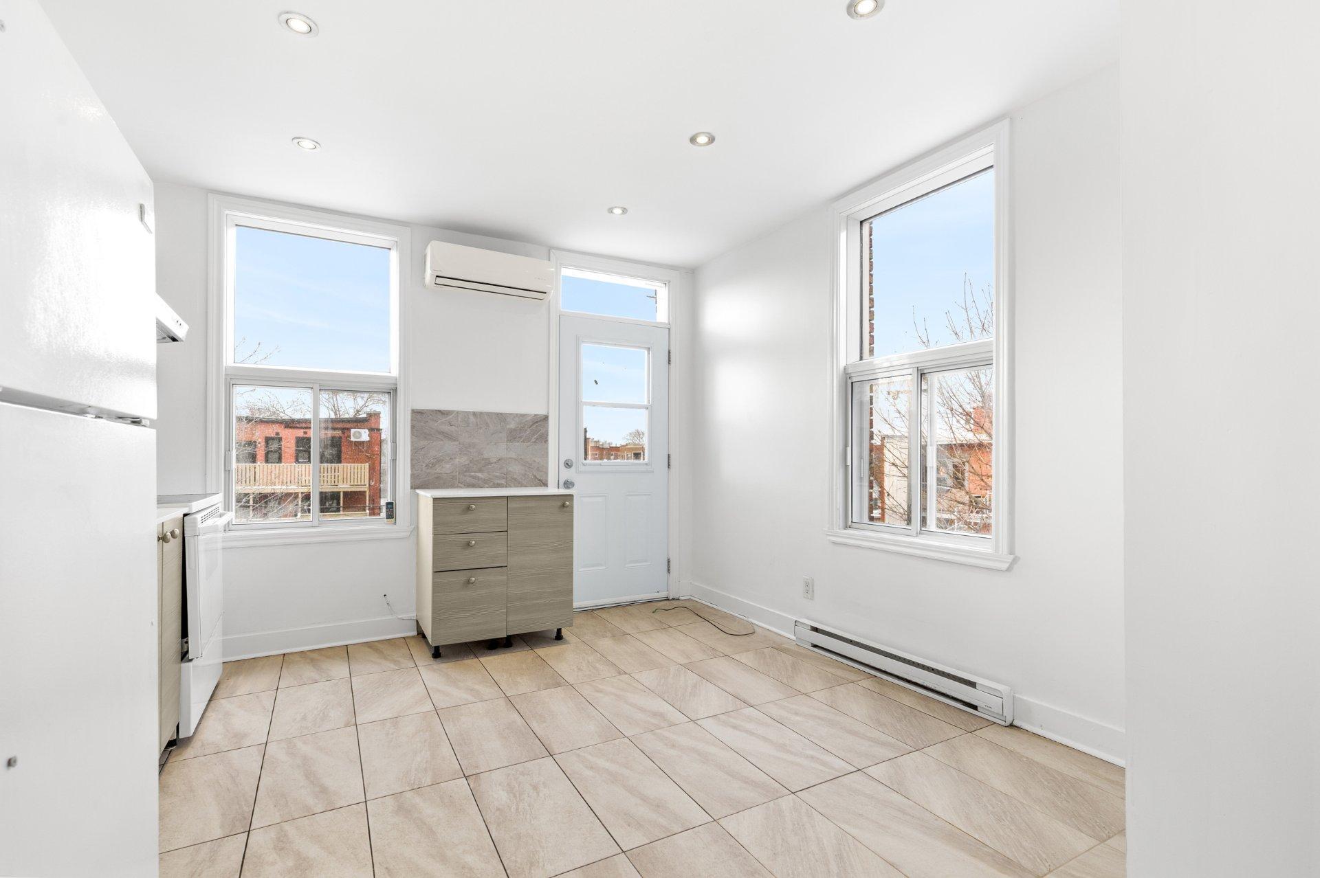 









1908


Rue St-Clément

,
Montréal (Mercier/Hochelaga-Maisonneuve),




QC
H1V3E6

