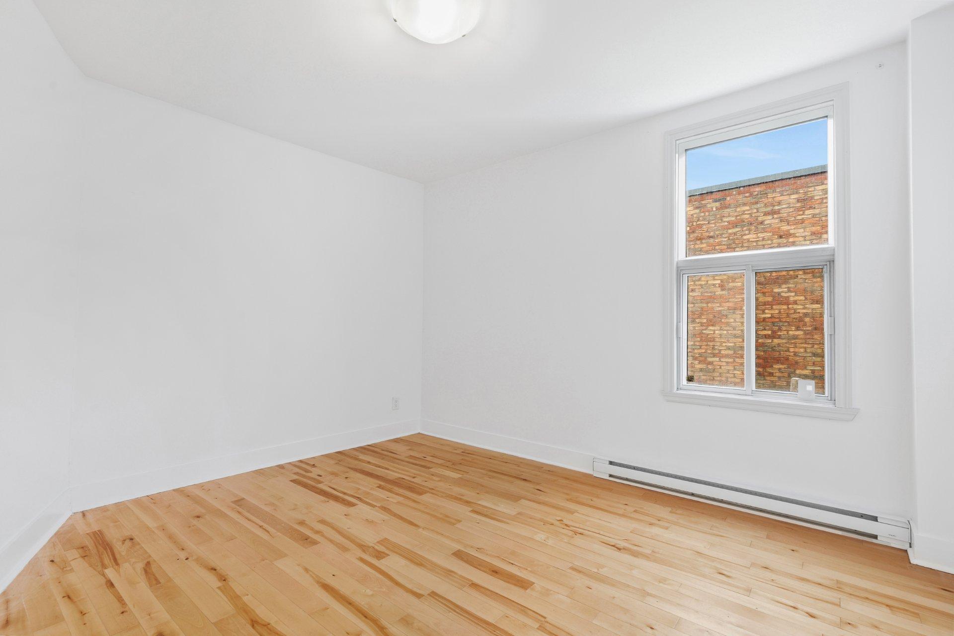 









1908


Rue St-Clément

,
Montréal (Mercier/Hochelaga-Maisonneuve),




QC
H1V3E6

