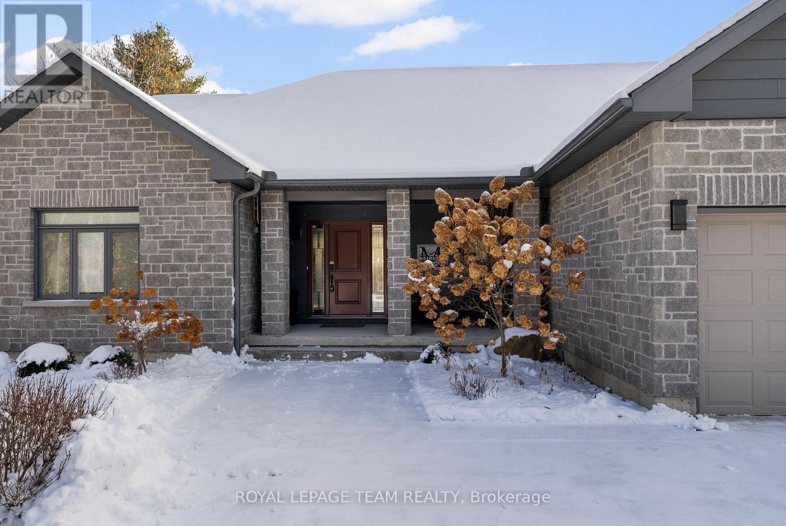 












2803 CENTENNIAL LAKE ROAD

,
Greater Madawaska,




Ontario
K0J1H0

