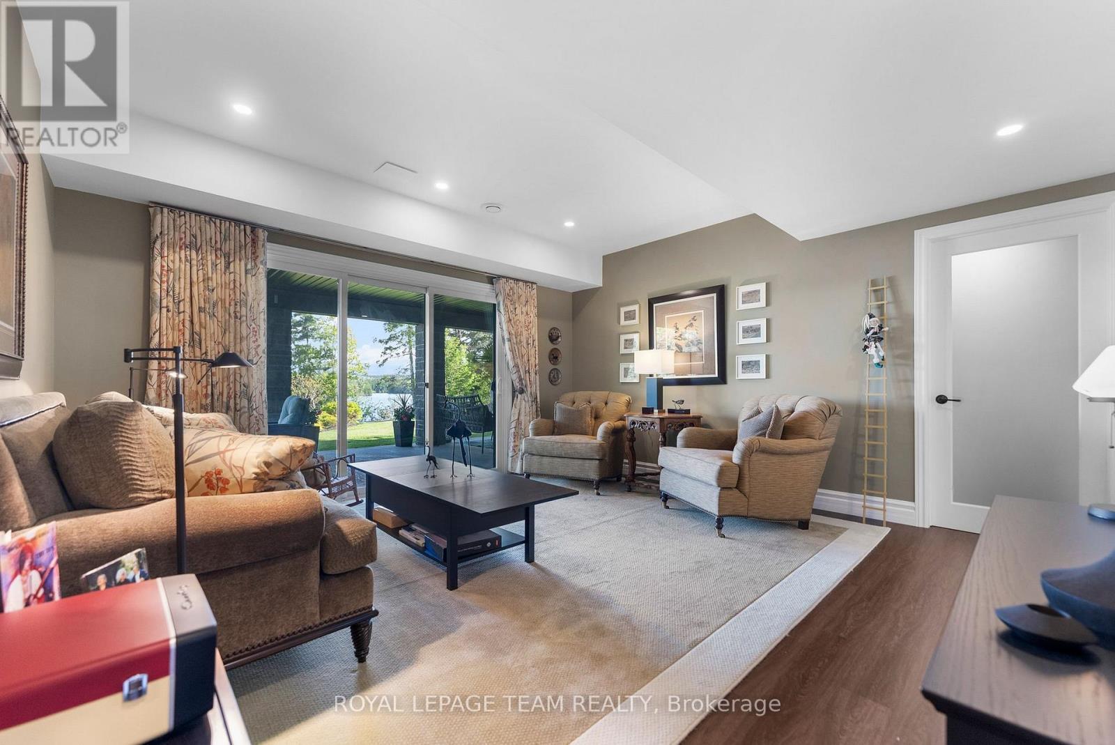 












2803 CENTENNIAL LAKE ROAD

,
Greater Madawaska,




Ontario
K0J1H0

