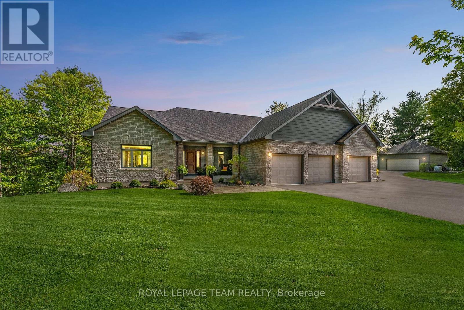 












2803 CENTENNIAL LAKE ROAD

,
Greater Madawaska,




Ontario
K0J1H0

