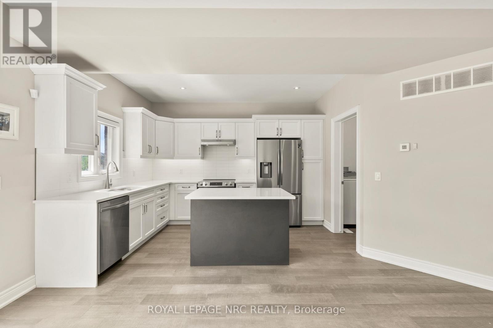 












25 AUTUMN AVENUE

,
Thorold,




Ontario
L2V0H2

