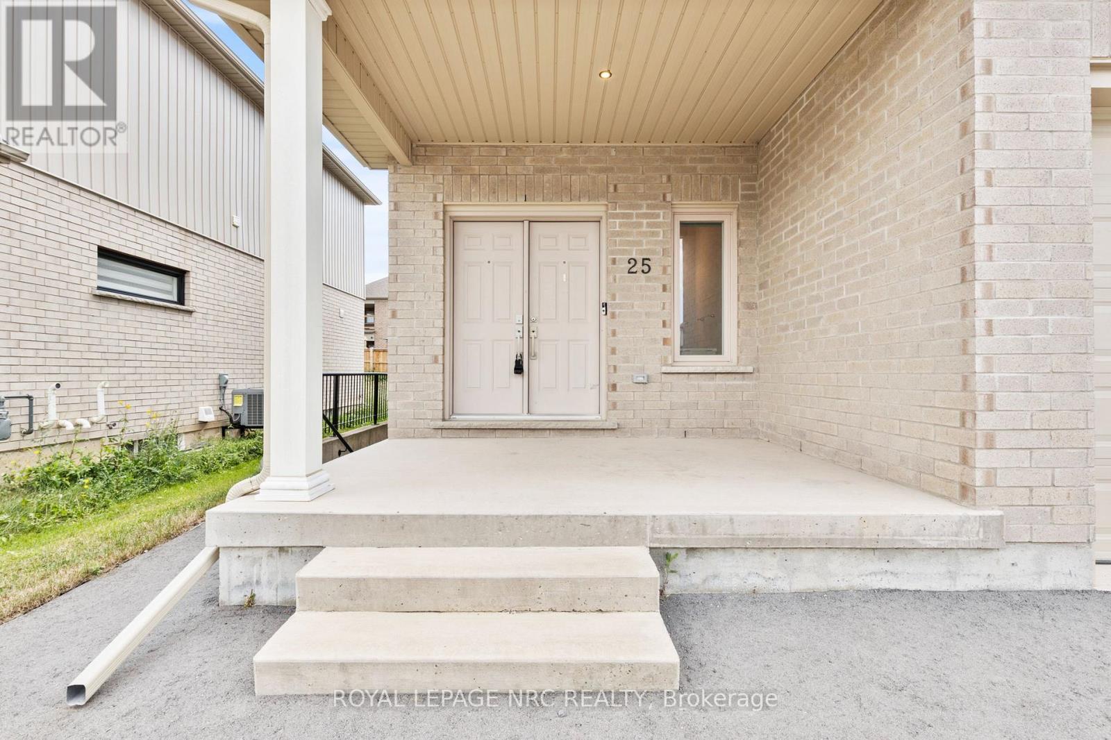 












25 AUTUMN AVENUE

,
Thorold,




Ontario
L2V0H2

