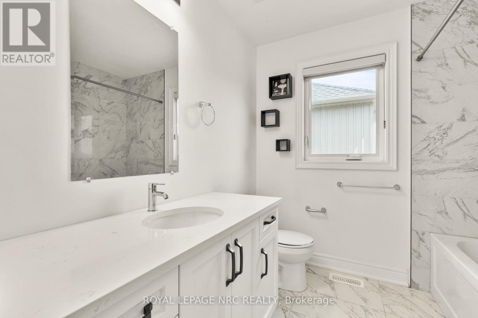 












25 AUTUMN AVENUE

,
Thorold,




Ontario
L2V0H2

