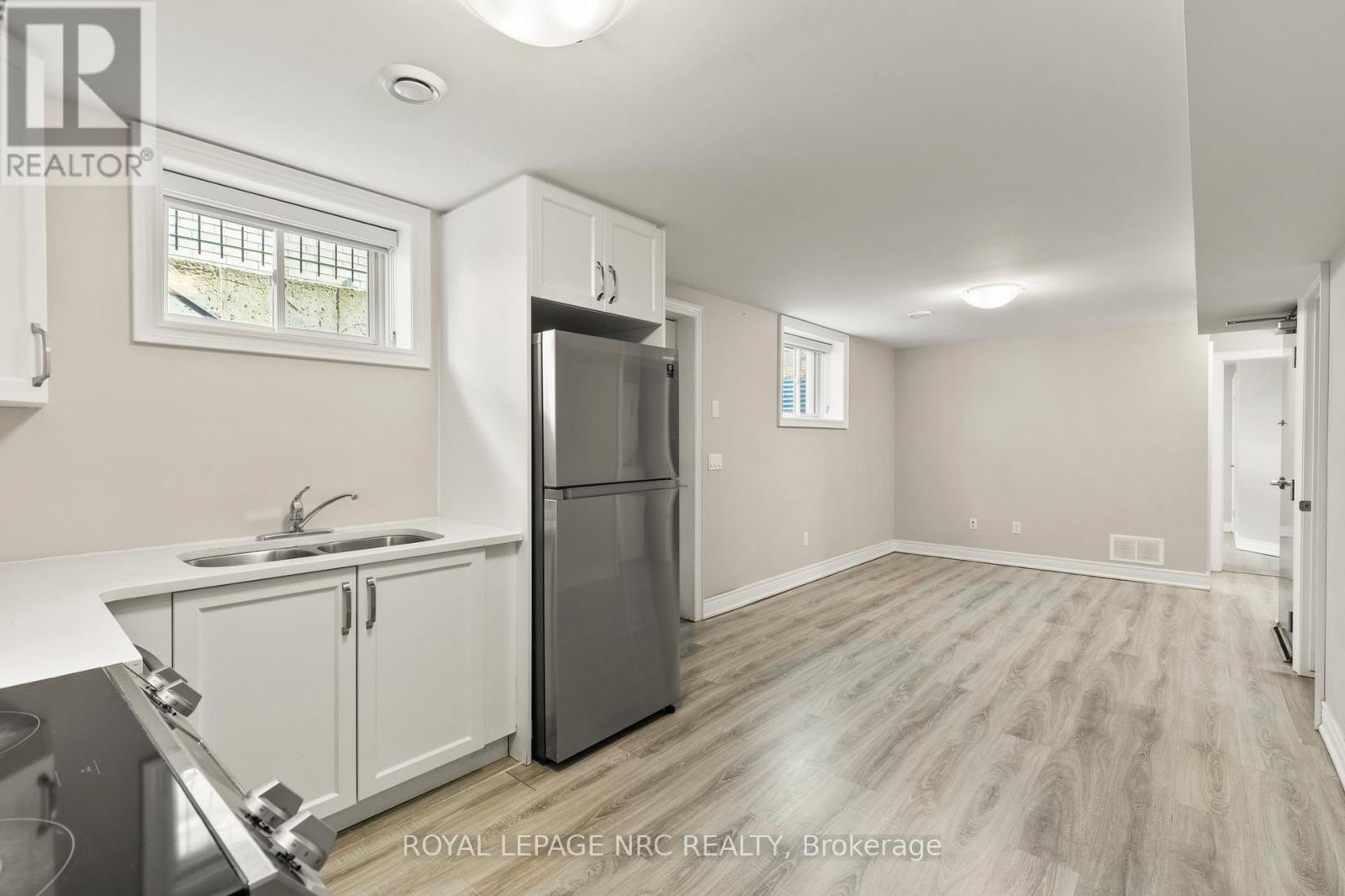












25 AUTUMN AVENUE

,
Thorold,




Ontario
L2V0H2

