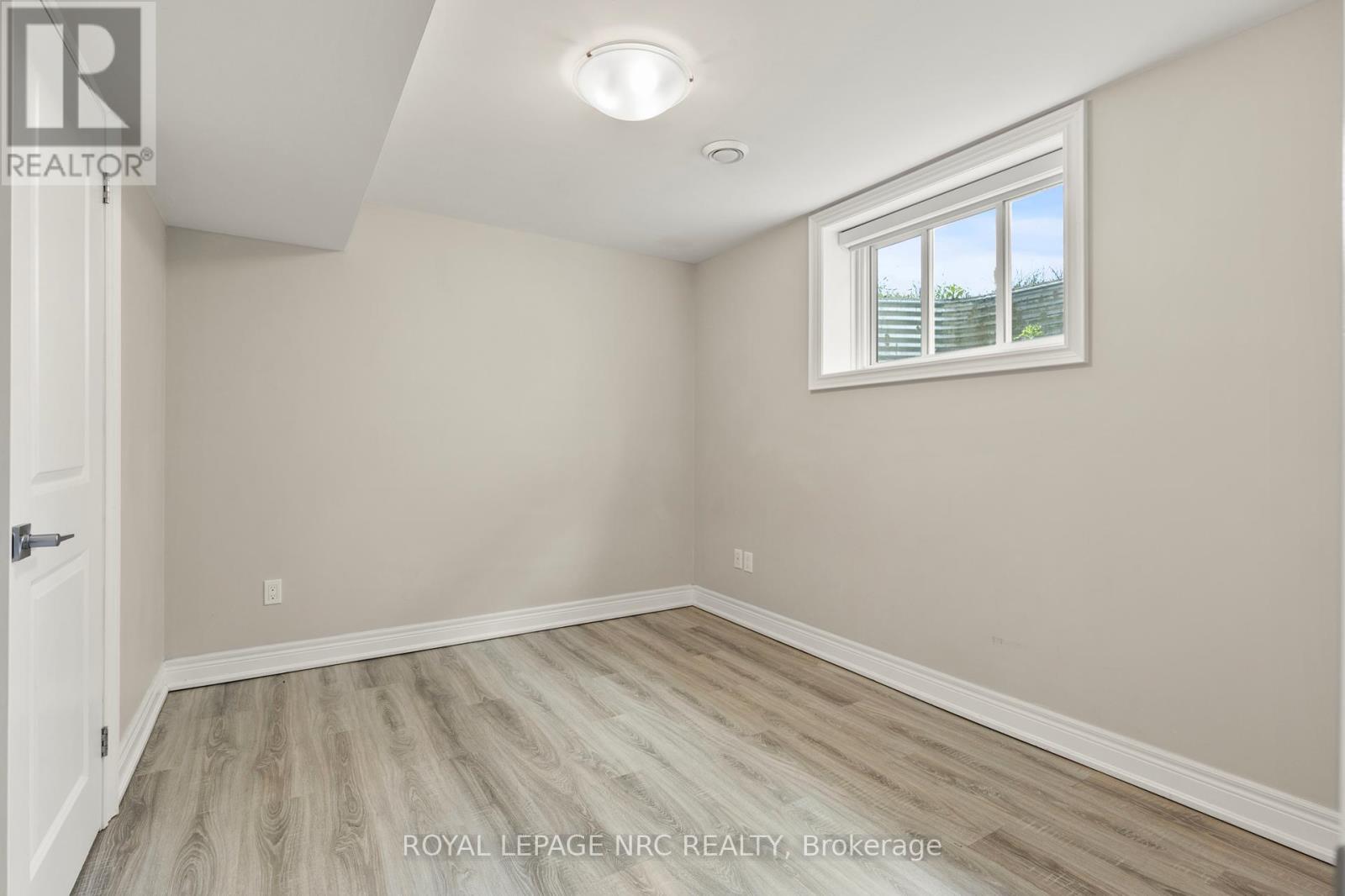 












25 AUTUMN AVENUE

,
Thorold,




Ontario
L2V0H2

