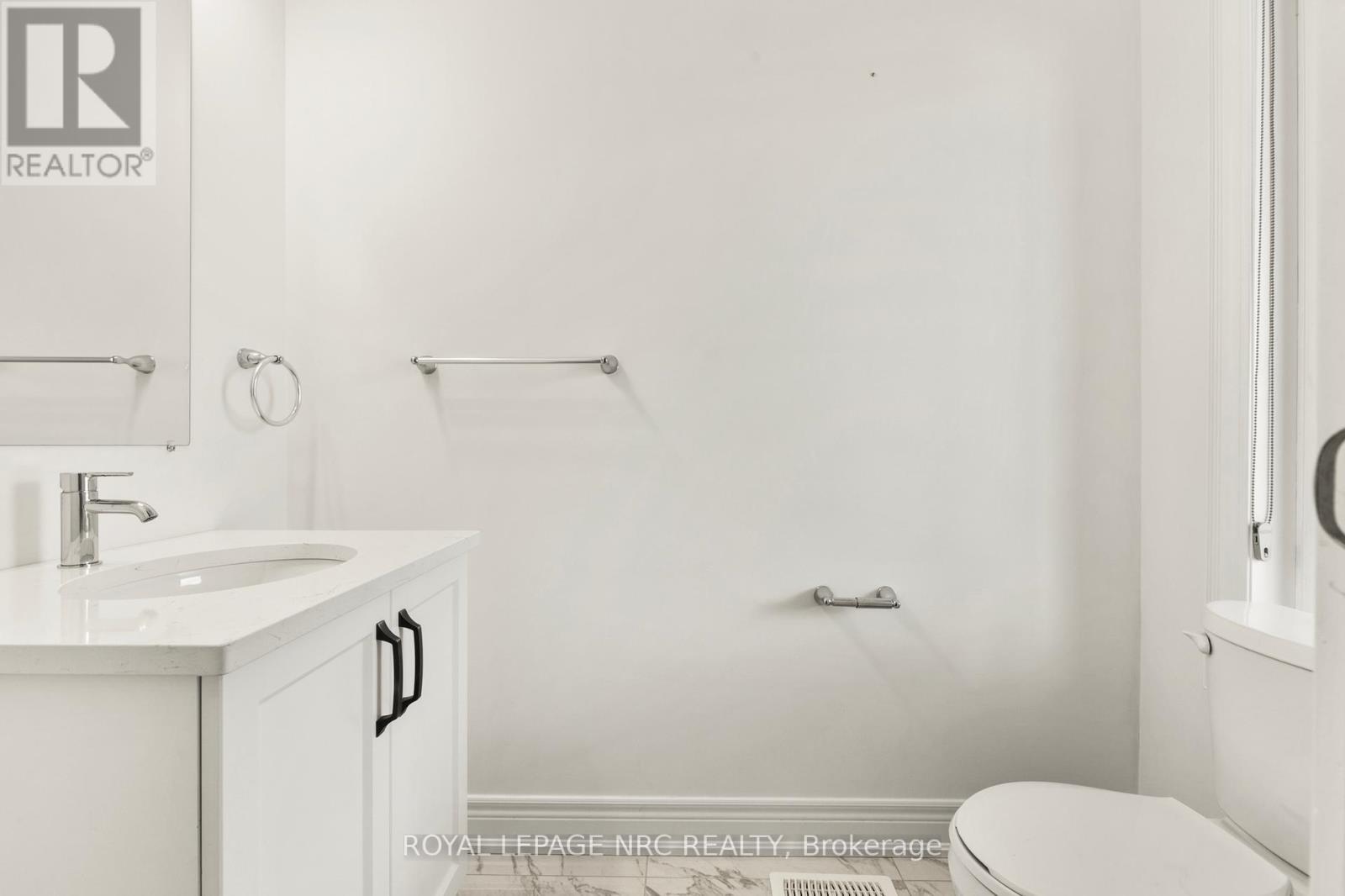 












25 AUTUMN AVENUE

,
Thorold,




Ontario
L2V0H2

