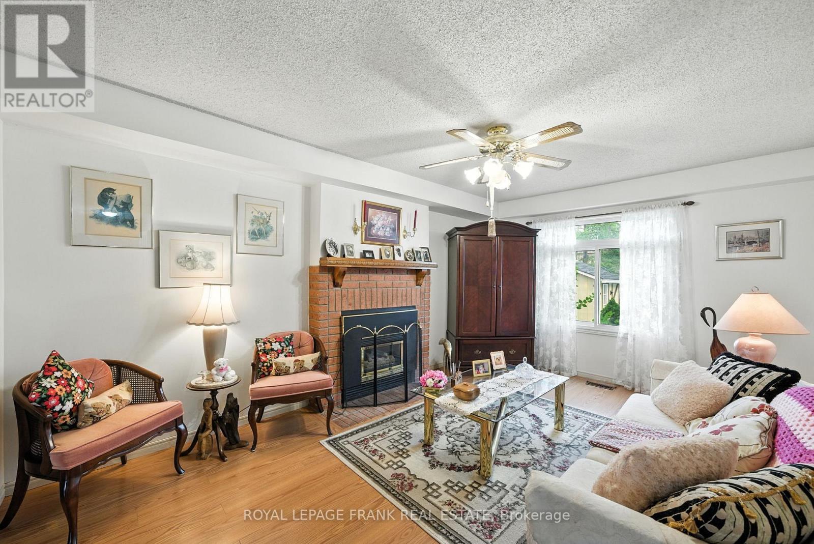 












4 SYLVESTER DRIVE

,
Kawartha Lakes (Lindsay),




Ontario
K9V6E7

