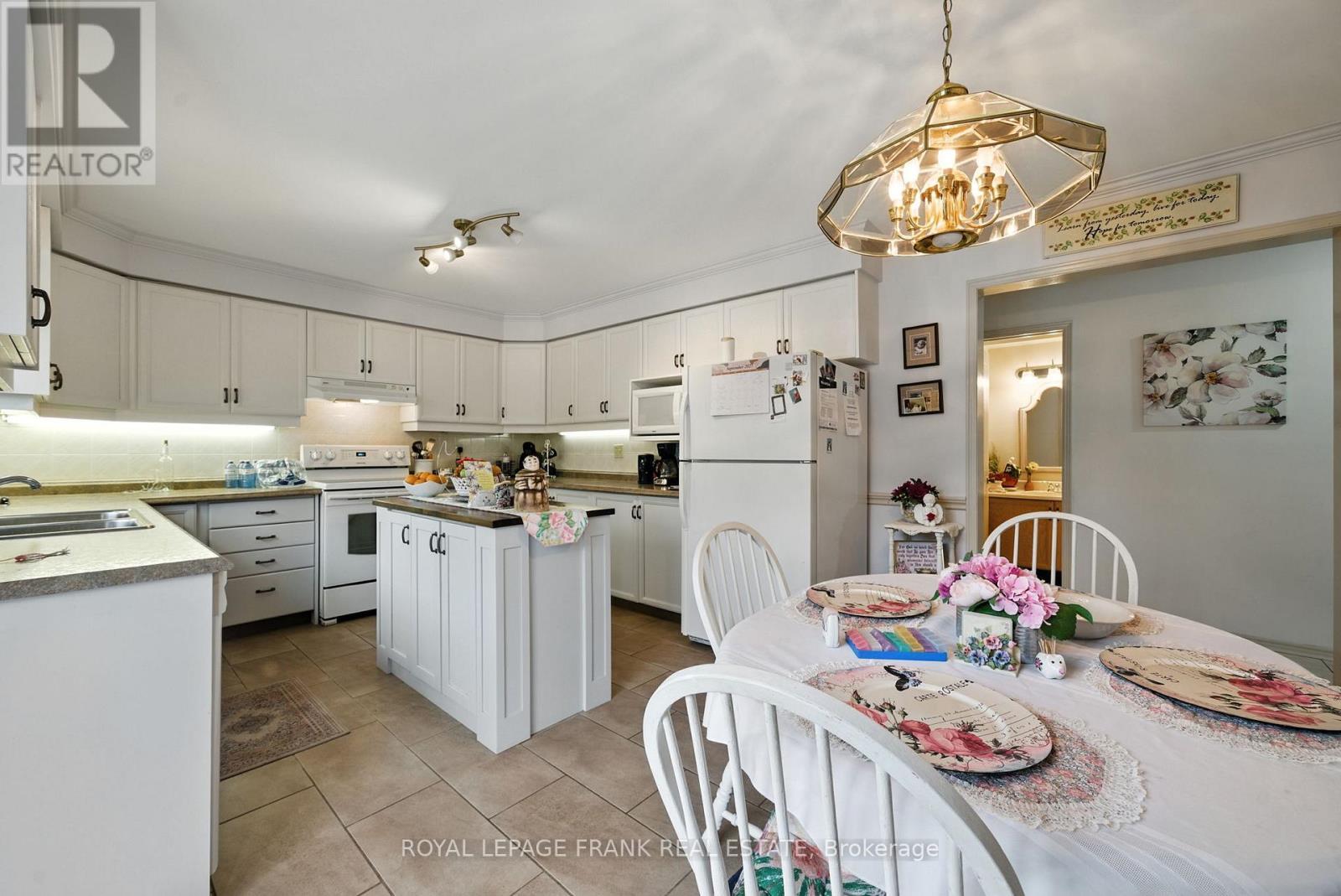 












4 SYLVESTER DRIVE

,
Kawartha Lakes (Lindsay),




Ontario
K9V6E7

