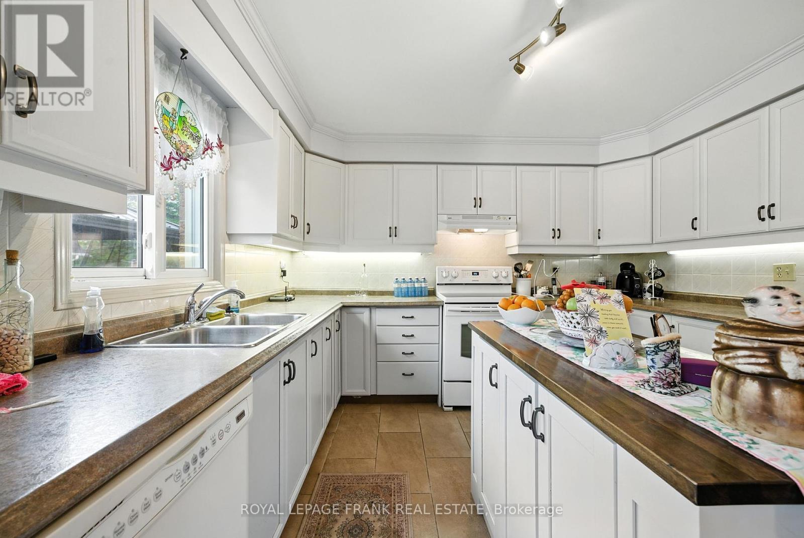 












4 SYLVESTER DRIVE

,
Kawartha Lakes (Lindsay),




Ontario
K9V6E7

