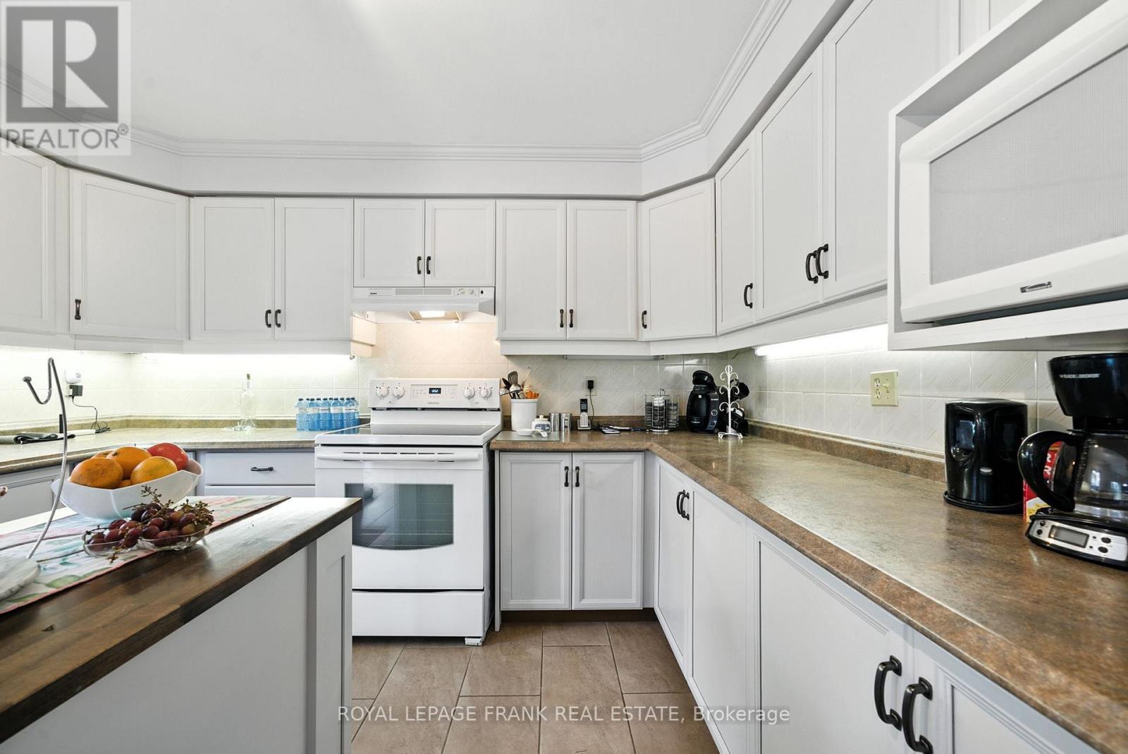 












4 SYLVESTER DRIVE

,
Kawartha Lakes (Lindsay),




Ontario
K9V6E7

