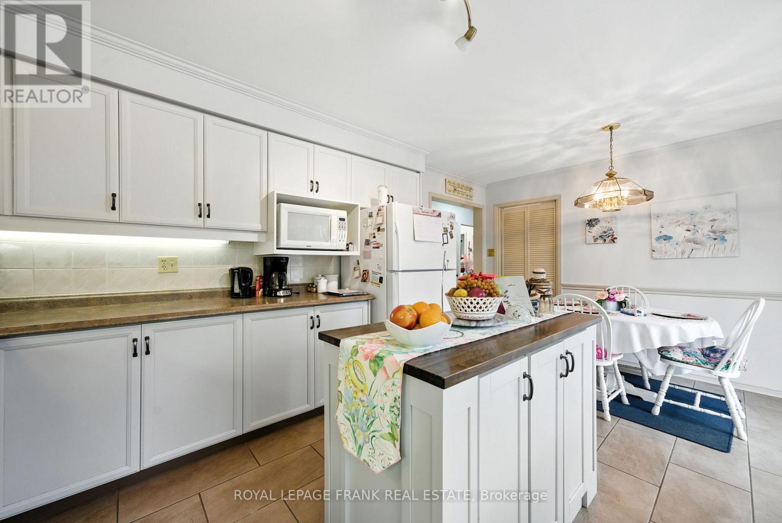 












4 SYLVESTER DRIVE

,
Kawartha Lakes (Lindsay),




Ontario
K9V6E7

