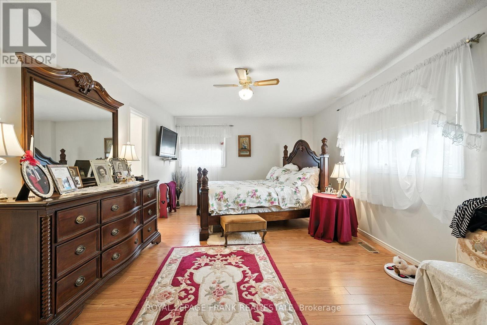 












4 SYLVESTER DRIVE

,
Kawartha Lakes (Lindsay),




Ontario
K9V6E7

